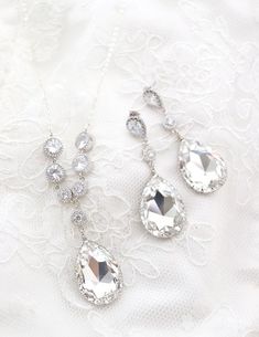 Statement Wedding Necklace and Earrings Set for Bride, Cubic Zirconia Clear Large Swarovski Crystal Exquisite Drop Jewelry For Wedding, Exquisite Drop Wedding Jewelry, Wedding Jewelry Set With Drop Earrings, Wedding Jewelry Sets With Drop Matching Earrings, White Crystal Bridal Necklace With Matching Earrings, White Gold Pear-shaped Bridal Earrings For Wedding, Pear-shaped Diamond Accented Bridal Earrings, Exquisite Pear-shaped Bridal Earrings For Wedding, Pear-shaped Bridal Earrings With Diamond Accents