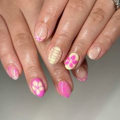 Winter Blooming Gel Nails, Nail Beach Ideas, In Trend Nails, Beetles Blooming Gel, Gel X Blooming Gel, Blooming Gel Acrylic Nails, Blooming Gel Nail Art Flower, Cute Blooming Gel Nails, Blooming Polish Nail Art