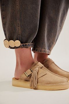 Free People Mules, Mules Shoes Outfit Casual, Mules Shoes Outfit, Minimalist Wardrobe Women, Mule Shoes Outfit, Fringe Moccasins, Raw Denim Jeans, Trending Womens Shoes, Suede Mules