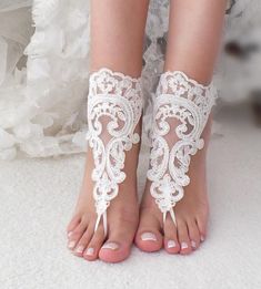 Wedding Barefoot sandals French lace hand made lace barefoot sandals. high quality lace and material were used. Beach is a unique accessory for weddings, photo shoots, wedding gifts, brides and bridesmaids. You can use it comfortably throughout the wedding. Flexible wrist. Shıppıng Simple Wedding Shoes, Sandals Bridal, Lace Barefoot Sandals, Barefoot Sandals Wedding, Shoes Bridesmaid, Converse Wedding Shoes, Wedding Shoes Sandals, Beach Wedding Sandals, Bridal Anklet