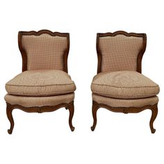 a pair of chairs sitting next to each other