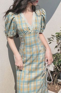 Spring Plaid Midi Dress Knee-length, Elegant Plaid Midi-length Dress, Fitted V-neck Plaid Dress For Spring, Casual Plaid Midi Dress, Casual V-neck Plaid Dress, Elegant Plaid Midi Dress, Casual Plaid V-neck Dress, Fitted Midi Length Plaid Dress, Elegant Knee-length Plaid Mini Dress