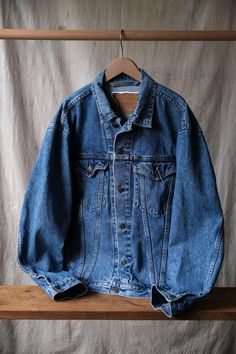 Levi's 1990's Vintage 75525 Denim Trucker Jacket  SIZE S Shoulder：54cm Pit to pit：61cm Length：65cm Sleeve：61cm Welcome to our online store https://bansecondhandgoods.com/ Worldwide Shipping The official website provides credit card services,  please contact us via private message if necessary. Find us IG :  ban_secondhand_goods Thank you for checking us out :) Cheap Vintage Dark Wash Outerwear, Cool Vintage Clothes, Levi’s Jean Jacket, Vintage Oversized Jeans For Fall, Vintage Dark Wash Relaxed Fit Outerwear, Vintage Outerwear With Relaxed Fit Dark Wash, Vintage Dark Wash Outerwear With Relaxed Fit, Vintage Outerwear With Relaxed Fit In Dark Wash, Oversized Vintage Jeans With Pockets