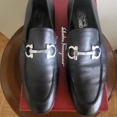 -Slightly Worn But In Good Condition -Round Toe -Slip On -Strap And Gancini Bit Detail -Pebble Leather Upper -Made In Italy Mens Leather Loafers, Ferragamo Men, Salvatore Ferragamo Shoes, Ferragamo Shoes, Leather Loafers, Slip Ons, Salvatore Ferragamo, Loafer Shoes, Pebbled Leather