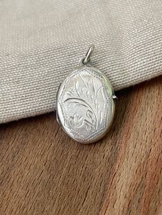 This antique sterling silver photograph locket is the perfect accessory for holding a special memory close to your heart. The sterling silver material and intricate detailing adds a touch of elegance and sophistication, while the vintage design ensures this piece will never go out of style. This locket makes a beautiful and treasured gift ideal for any occasion. Measurement: 20 x 30 x 4mm Metal Purity: 925 Markings: 925 Weight: 4 Grams Engraved Pendant, Retro Jewelry, Vintage Design, Out Of Style, Locket, Vintage Designs, 925 Silver, Retro Vintage, Favorite Jewelry