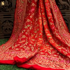 Red Georgette Handloom Bandhani Banarasi Birds of Paradise Dupatta - Khinkhwab Red Weave, Bandhani Dupatta, Ethnic Looks, Bird Motif, Katan Silk, Georgette Saree, Silk Dupatta, Indian Designer Wear, Georgette Sarees