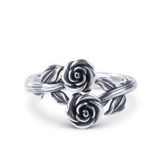 This ring features two cross roses on the shank. Crafted in oxidized silver, the ring shows a unique look. The rose branches are delicately crafted with vivid grooves. It is a good choice for fans of oxidized silver jewelry. Never miss it!Weight: 3.4 gWidth: 11.5 mmHeight: 4.28 mmThickness: 2.63 mmMaterial: Plating Color: Silver Roses Ring, Rose Rings, Rose Jewellery, Silver Jewelry Diy, Gothic Rose, Romantic Gifts For Her, Etsy Gold Ring, Wrap Ring, Silver Jewellery Sets