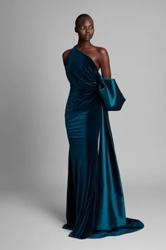 Black Tie Evening Gowns, Conservative Formal Dresses, Black Gown Accessories, Elegant Evening Gowns Stunning Dresses, Plus Size Black Tie Event Dresses, Mob Gowns, Black Tie Optional Wedding Guest, Black Tie Gowns, Classy Evening Gowns