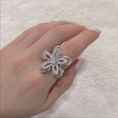 Flower Diamond Ring, 5 Rings, Ring Color, Sterling Silver Flowers, Silver Flowers, Womens Jewelry Rings, Diamond Ring, Cubic Zirconia, Ring Size