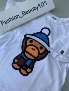 a t - shirt with a monkey wearing a hat on it's chest and the name fashion beauty 101