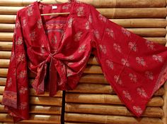 Handmade silk top, wide Japanese bell sleeves, one size fits all. India. 100% silk. Japanese Bell, Colour Star, Silk Top, One Size Fits All, Womens Clothing Tops, Bell Sleeves, Top Shirt, Art Collection, Spain