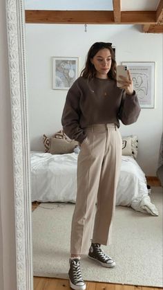 Business Casual Tomboy, Hailey Style, Uniqlo Women Outfit, Collage Outfit, Uniqlo Outfit, Lesbian Outfits, Uni Outfits, Queer Fashion, Uniqlo Women