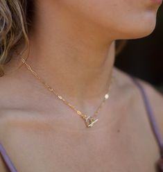 This stylish Toggle Clasp Paperclip Chain Necklace is designed with attention to detail, featuring a intricate toggle clasp connected to a dainty paperclip chain. This necklace is the perfect accessory for any outfit, providing an elegant yet modern touch. Simple yet perfect for every day. High-Quality Solid 14k Gold-Filled 14k gold-filled Hypoallergenic Handmade in California ∙ LENGTH Please choose from the drop-down menu The standard length is 18" Simple Necklace Gold, Gold Necklace Dainty, Paperclip Chain Necklace, Toggle Necklace, Classic Necklace, Everyday Necklace, Simple Necklace, Toggle Clasp, Polish Jewelry