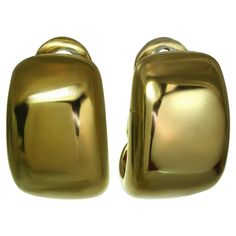 These classic Cartier earrings from the timeless Nouvelle Vague collection are crafted in 18k yellow gold. Made in France circa 1990s. Measurements: 0.43" (11mm) width, 0.70" (18mm) length. Cartier Earrings, Herzogin Von Cambridge, Yellow Gold Earring, Fine Jewellery Earrings, Cartier, Fashion Earrings, Diamond Jewelry, Gold Earrings, Vintage Jewelry