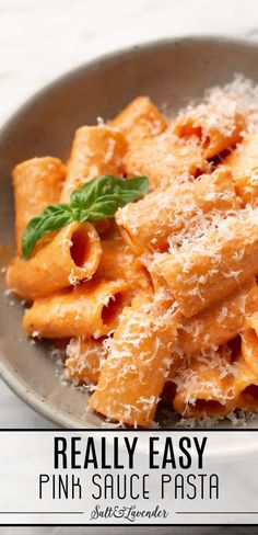 a plate with rigatoni in sauce with parmesan and text overlay that reads really easy pink sauce pasta Pink Sauce Recipe, Pink Sauce Pasta Recipe, Rose Sauce Recipe, Pink Sauce Pasta, Rose Pasta, Pink Sauce, Lavender Recipes, Sauce Pasta, Perfect Pasta