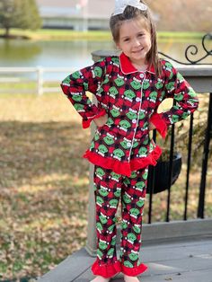 Material:milk silk RTS,ship in 2-3days after payment Pajama Outfits, Girls Boutique Clothing, Plaid Pajamas, Green Frog, Clothes Set, Girls Boutique, Milk Silk, Girls Pajamas, Christmas Pajamas