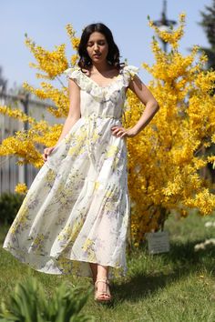 Very beautiful long summer dress for a woman. Transparent chiffon makes it easier and more airy. Under the chiffon there is a lining to the knee, below the knee you can see beautiful legs. On the white fabric beautifully arranged yellow flowers. It looks very festive and elegant. The dress is sewn in the shape of a trapeze. You can wear it with a belt or without. In both cases it will be very beautiful. Size: S (36) M (38) Material: chiffon, lining - 60% viscose, 40% PE If you need help with pic Bohemian Chiffon Dress For Summer Garden Party, White Sleeveless Chiffon Dress For Summer, Elegant Sleeveless Dress For Garden Party, White Sleeveless Chiffon Dress For Spring, Sleeveless Summer Chiffon Dress For Garden Party, Spring Bohemian Chiffon Midi Dress, Summer Sleeveless Chiffon Dress For Garden Party, Summer Chiffon Sundress For Garden Party, White Sleeveless Summer Chiffon Dress