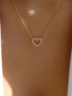 Color: Gold Gender: Women Material: Zinc Alloy Quantity: 1 piece Style: Fashionable Details: Heart, Rhinestone Type: Pendant Necklaces IN Length 16.8-18.7 This data was obtained from manually measuring the product, it may be off by 1-2 CM. قلادات متدلية, Preppy Jewelry, Pretty Jewelry Necklaces, Jewelry Accessories Ideas, Girly Accessories, Classy Jewelry, Fancy Jewellery, Jewelry Essentials, Jewelry Lookbook