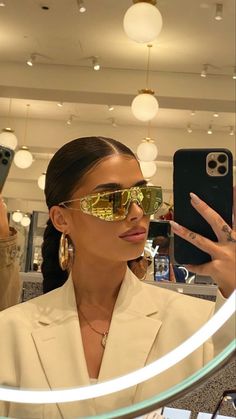 Fur Glasses, Jewelry Selfie, Mirror Selfie Instagram, Stile Kendall Jenner, Mirror Picture, Oakley Glasses, Trendy Aesthetic