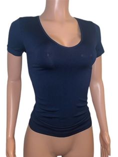 Trendy Elastane Tops With Built-in Bra, Trendy Fitted Seamless Tops, Trendy Fitted Solid Color Short Sleeve Top, Trendy Fitted Solid Short Sleeve Top, Trendy Tops With Built-in Bra, Trendy Fitted V-neck Top With Short Sleeves, Basic Stretch V-neck Tank Top, Basic Fitted Tops With Built-in Bra, Trendy Solid Tops With Built-in Bra