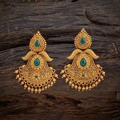 Present Beautiful Gold Earrings with Floral Design South Indian Gold Earrings, Rajputi Earrings Design Gold, Jhumkas Gold, Beautiful Gold Earrings, Tops Earrings, Pretty Gold Necklaces, Ruby Necklace Designs, Bridal Jewelry Sets Brides