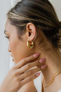 ⭐ Super Chunky Gold Hoop Earrings - Gold Fill Chunky Earrings - Extra Thick Oval Gold Hoops - Lightweight Gold Chunky Hoops   ⭐ MEASURE & WEIGHT * Length 30mm, Width 25mm * Weight 0.35oz (10g) for a pair - Super lightweight hollow design ⭐ Check out silver color here https://www.etsy.com/listing/798464176/thick-chunky-silver-plated-hoop-earrings?ref=shop_home_active_3&frs=1&crt=1  ⭐ MATERIAL & QUALITY: ✅Hypoallergenic ✅Water Resistant ✅Tarnish Resistant (More than 10 times ticker) * At J Banzi J Chunky Loop Gold Earrings, Gold Earrings Chunky, Chunky Small Hoop Earrings For Gift, Chunky Huggie Earrings Gift, Chunky Hoop Earrings As A Gift, Ball Earrings Gold, Gold Chunky Earrings, Chunky Gold Earrings, Thick Gold Hoop Earrings