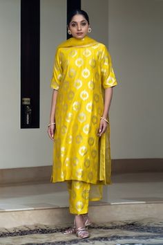 Lime yellow handwoven straight kurta with brocade butti detail. Paired with a coordinating straight pant and a lace detailed dupatta. - Aza Fashions Fitted Yellow Cotton Silk Kurta, Designer Yellow Kurta With Pallu Detail, Designer Yellow Kurta With Pallu, Yellow Art Silk Kurta With Gota Work, Yellow Slub Silk Kurta With Pallu, Yellow Slub Silk Kurta With Pallu Detail, Designer Yellow Slub Silk Traditional Wear, Yellow Semi-stitched Cotton Silk Kurta, Yellow Cotton Silk Kurta With Pallu