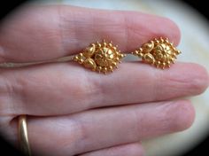 mango! Mango Studs Gold, Mango Design Earrings Gold, Gold Earrings Studs Simple, Indian Gold Necklace Designs, Temple Jewellery Earrings