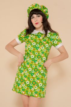 Luanna Perez, Green Daisy, 60s 70s Fashion, Daisy Dress, Sharon Tate, 60s Mod, 60s Fashion, 70s Fashion, Handmade Clothes