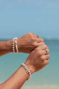 This stretchy white puka shell bracelet is sure to become a favorite. Designed to be gender inclusive, this classic surfer's bracelet is the new staple beach accessory.✦ Due to the nature of the puka shells, each bracelet is one of a kind, therefore color, shape, and size will vary. ✦✦ DETAILS ✦✧ Name: Ikaika (ee-KIE-kah) - man of strength.✧ Natural White Puka Shells.✧ Silver plated base metal spacer beads.✧ All Ke Aloha Jewelry pieces come packaged thoughtfully, beautifully, and ready for gift Mens Silver Hoop Earrings, Mens Stretch Bracelets, Real Pearl Bracelet, Seashell Bracelet, Hawaii Jewelry, White Pearl Bracelet, Gender Inclusive, Surfer Bracelets, Black Onyx Bracelet