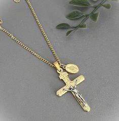 ♦  1.5" Gold Scroll Crucifix, made in Italy ♦  Gold plate Crucifix ♦  Gold plate chain w/ clasp ♦  Select 16 or 18" chain ♦  Optional: add a Miraculous Medal ♦  Comes in a gift box FLAT RATE SHIP add another item at NO additional cost Find other great items at  https://www.etsy.com/shop/MyLadyTreasures Gold Metal Cross Charm Necklaces, Gift Jewelry Chain With Crucifix Shape, Gold Metal Cross Necklace With Adjustable Chain, Gold Cross Necklace With Adjustable Chain As Gift, Gold Metal Crucifix Cross Necklace, Gold Cross Pendant Charm Necklace With Adjustable Chain, Gold Metal Cross Pendant Necklace, Nickel-free Gold Crucifix Jewelry, Metal Crucifix Necklace As Gift