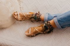 Bandana Silk anklet indie style. Made with paisley printed scarf base and feather strip in beige tones, decorated in a handmade way with suede braid and strip with old Indian coins and central applique of natural khaki hair and central dream catcher in old gold. One size: Measures approximately 24×13 cms. It is tied with suede straps at the back. Therefore it is adaptable to any ankle... Exclusive products, made in limited quantities. *SANDAL IS NOT INCLUDED Casual Adjustable Open Toe Barefoot Sandals, Casual Toe Ring Sandals With Ankle Strap For Vacation, Casual Ankle Strap Toe Ring Sandals For Vacation, Trendy Adjustable Ankle Wrap Sandals, Casual Barefoot Sandals With Toe Loop For Spring, Casual Toe Loop Barefoot Sandals For Spring, Casual Adjustable Toe Loop Barefoot Sandals, Brown Bohemian Sandals With Ankle Strap, Bohemian Brown Sandals With Ankle Strap