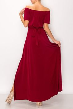 Espectacular vestido rojo brillante con doble apertura de piernas y pantalón corto integrado que afirma la silueta y provee gran comodidad. Expresa tu lado sexy y muy Boho chic con este traje que definitivamente atraerá todas las miradas hacia ti en ese evento especial. Material: 100 % polyester Entalle: Corre a la talla Red V-neck Maxi Dress With Side Slits, Red V-neck Dress With Side Slits, Solid Spring Gala Dress, Solid Color Spring Gala Dress, Solid Color Dresses For Summer Gala, Solid Stretch Dresses With Side Slits, Elegant Red Stretch Dress, Stretch Red Dress, Elegant Burgundy Maxi Dress For Summer