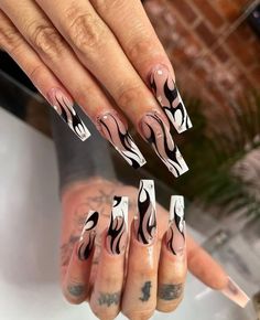 Black And White Graphic Nails, Yk2 Nails, Ongles Goth, Nail Art Designs 2023, Paznokcie Hello Kitty, Summer Nails Ideas, Dragon Nails, Easter Nail, Black Acrylic Nails