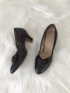 Retro Closed Toe Heels In Vintage Brown, Vintage Brown Heels With Padded Heel, Retro Vintage Brown Closed Toe Heels, Fitted Brown Vintage Heels, Closet Shoes, Vintage Brown Retro Closed-toe Heels, Croc Heels, Mod Look, Heeled Pumps