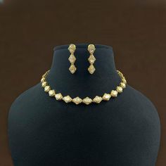 Most eligible gift for someone you love and someone very special for you. Best gift for your anniversary. Best gift for her Birthday. Necklace : 1 Earrings: 1 Pair Polki Necklace Choker, Kundan Polki Necklace, Pakistani Jewellery, Sabyasachi Jewellery, Birthday Necklace, Jewellery Bridal, Jewellery Wedding, Polki Necklace, Pakistani Jewelry