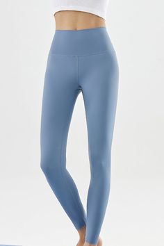 YPL Luna Leggings feature Italy High-density Double-sided Stitching and Weaving for superior durability and a Lycra Fabric for greater stretch and breathability. The New Smart Skin Fabric also offers additional stretch and comfort. Make a statement with YPL Luna Leggings, an ideal choice for all activities. Side Stitch, Athleisure Women, Lycra Fabric, Yoga Set, Sweater Coats, Black Friday Sale, Bra Tops, Black Leggings, Dress Accessories