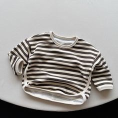 This striped tee is an excellent choice for a casual outfit during the spring and autumn seasons. Crafted from soft and breathable cotton, it features long sleeves, making it ideal for cooler weather. The top is designed for children and has a regular length, ensuring a comfortable fit for any activity. The V-neck collar adds a stylish touch to this unisex item, making it a versatile addition to any wardrobe. It is recommended to select your usual size as the fit is true to size. Details: Tops T Coat Spring, Bottoming Shirt, Casual Stripes, Spring Tops, Base Coat, Clothing Size Chart, Baby Long Sleeve, Striped Tee, Boy Girl