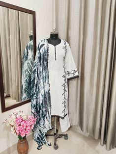 ⚘Fabric: * Shirt- Linen - Hand Painted on front and  sleeves - 2.5 Mts * Dupatta: Chiffon Tie Dye Dupatta 2.5 Mts. * Bottom: Linen 2.5 Mts. Excusive Hand Painted Suit Dupatta ⚘Customization: *Color Customization: Designs Can be made in different Colors *Stitching Customization: 1. Salwar Kameez 2. Patiala Salwar Kameez 3. Churidar 4. Tunic Pants 5. Anarkali 6. Maxie 7. Plazo Pants ⚘*Please Feel free to contact us any time for any Sort of Customization or Any other Query* ⚘https://www.etsy.com/shop/TheDesigncastleIN Watsapp: +91 9855692300 Care: * Easy Hand Wash / Machine Wash * No Lining is required with this fabric Reference pictures. Can be custom made in different colors. Colors may wary Due to different resolution on Different phones Dispatch from India. We are manufacturer. We can do Fitted Cotton Lawn Suit With Long Sleeves, Elegant Unstitched Cotton Summer Suit, Elegant Summer Unstitched Cotton Suit, Elegant Printed Straight Kurta Set, White Dupatta With Digital Print For Spring, Spring White Dupatta With Digital Print, Summer Cotton Salwar Kameez With Digital Print, White Printed Cotton Lawn Suit, Cotton Unstitched Suit With Digital Print