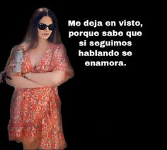 a woman in an orange dress with her arms crossed and the caption reads, me deja en vista, porque sae saber que sebe que si se qui si segunos