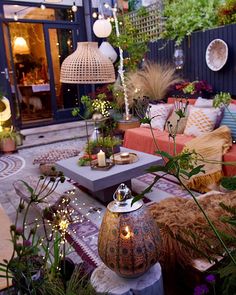 an outdoor living room with lots of plants