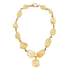 A beautiful pastel yellow sapphire necklace linked with thirteen baroque shape sapphires weighing a total of 703.59 carats, set in 18kt rose gold. Gold Link Necklace, Coral Beads Necklace, Chic Necklace, Gold Bead Necklace, Baroque Pearl Necklace, Pink Necklace, Handcrafted Necklace, Sapphire Necklace, Fine Jewels