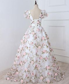 White Prom Dress Long, Prom Dress White, डिजाइनर कपड़े, Weddings Dresses, Sweet 15 Dresses, Floral Prom Dresses, White Evening Dress, Prom Dresses For Teens, فستان سهرة