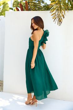 Length from shoulder to hem of size S: 120cm. Chest 39cm, Waist 31cm, across front only of size S. Midi dress. Lined. Model is a standard XS and is wearing size XS. True to size. Non-stretch. One shoulder. Frill detail. Flowy skirt. Zipper, hook eye closure. Cold hand wash only. Tencel/Nylon/Rayon. We've got your next event 'fit, lovely. The Find Out One Shoulder Midi Dress features a gorgeous frill detail to the shoulder and a flowy skirt. Steal attention with heels and curls. Midi Dress Formal, Prom Shopping, One Shoulder Midi Dress, Skirt Zipper, Halter Maxi Dresses, Flowy Skirt, Maxi Dress Blue, Hook Eye, Formal Wedding