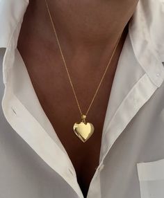 Big Gold Heart Necklace, Large Heart Necklace, Gold Jewelry Aesthetic Outfit, Everyday Heart Locket Necklace For Valentine's, Heart Cut Locket Necklace For Valentine's Day, Valentine's Day Heart Cut Locket Necklace, Heart-shaped Locket Necklace For Valentine's Day, Valentine's Day Heart Pendant Charm Necklace, Heart Pendant Necklace With Adjustable Chain