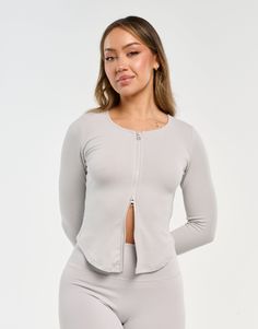 The Rise series awakes - taking ECHT's seamless fabric to a new level. This cropped long sleeve is made of a soft and flexible ribbed fabric and sits comfortably across the waist to accentuate your silhouette. Featuring full zip from collar to waist to keep you warm or cool, thumb holes and advanced heat pressed silicone ECHT logo. The Rise Zip up long sleeve paired with marching Rise Leggings is suitable for all day wear and low intensity workouts. - Seamless fabric with a ribbed structure - Sw Low Intensity Workout, Joggers Track Pants, Cropped Long Sleeve, Flare Leggings, Thumb Holes, Waist Length, Ribbed Fabric, The Rise, Tight Leggings