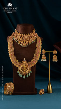 Complete your traditional look with this 22K gold jewellery set featuring a choker, necklace, bangles, and earrings. Crafted in intricate Nakshi design, it’s a perfect choice for temple jewellery lovers and traditional occasions.
.
► Call/ WhatsApp/ Video Call: 📲+91-8499011111
.
#22Kgold #templejewelry #nakshijewelry #chokerandnecklace #goldbangles #goldearrings #traditionaljewelry #bridaljewelry #weddingjewelry #indianwedding #goldjewelryset