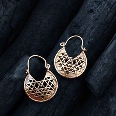 Brass Earring handcrafted in India. Does not get oxidize or rust when in contact with water. Nickel Free Made to Order Diameter: 23 mm Handcrafted with brass Ships out within 3–5 business days TRIBAL DESERT Raffia Crochet, Woven Wall Art, Gem Necklace, One Clothing, Snow Jacket, Pearl Choker, Brass Earrings, Beaded Choker, Turquoise Beads