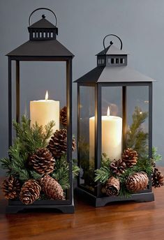 Christmas Diy Lanterns, Christmas Candle Lantern, Christmas Decor Ideas Lanterns, Christmas Decor Lanterns, Black Lantern Christmas Decor, Diy Christmas House Decorations, Christmas Decor With Lanterns, Christmas Decoration Minimalist, Minimalist Christmas Centerpiece