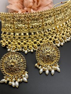 Eva SET | MerakeJewelry Elegant Gold Lehenga With Intricate Design, Elegant Gold Sets For Reception, Elegant Kundan Necklace In Antique Gold, Elegant Antique Gold Kundan Necklace With Intricate Design, Bollywood Gold Bridal Accessories With Intricate Design, Elegant Antique Gold Kundan Necklace, Gold Sets With Intricate Design For Reception, Bridal Choker Necklace With Intricate Design For Festive Occasions, Gold Sets With Tilla For Reception